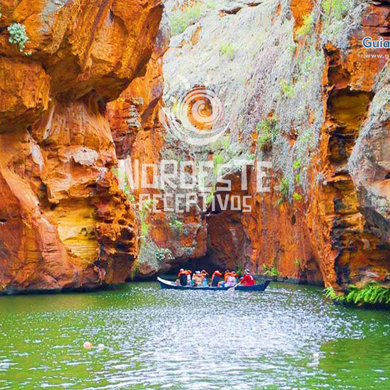 Passeio de Catamarã pelo Rio São Francisco: Aventura e Beleza Natural em Alagoas